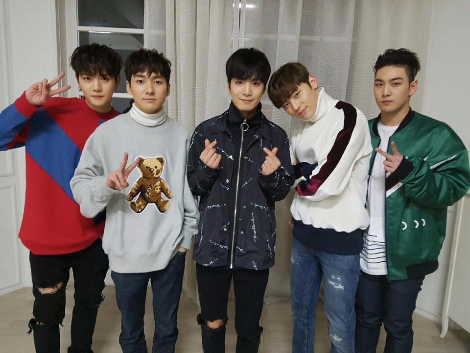 PLEDIS
After School、NU'EST
都是出道時氣勢很旺,紅了之後又被送去日本
韓國粉絲流失,空白期過長
等等因素,變相冷凍,
NU'EST成員還參加最近即將撥出的第二季《PRODUCE 101》,
讓粉絲暴怒,出道五年還要在影片中說自己是練習生
甚至最後的祝賀影片都沒有...