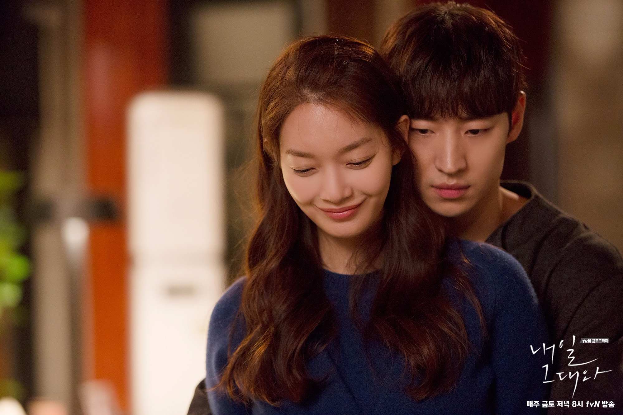 ✿TOP 10- tvN 金土劇《明天和你》
話題佔有率:3.16%
➔上升1個名次
※活潑可愛默默無名的攝影師宋馬琳(申敏兒飾)認識了擁有千億資產的房屋投資公司老闆劉少俊(李帝勳飾),他有一個隱藏身分“時間旅行者”擁有通過地鐵穿梭未來的能力,得知兩人將同時死亡後為了解開其中謎團而展開的故事。