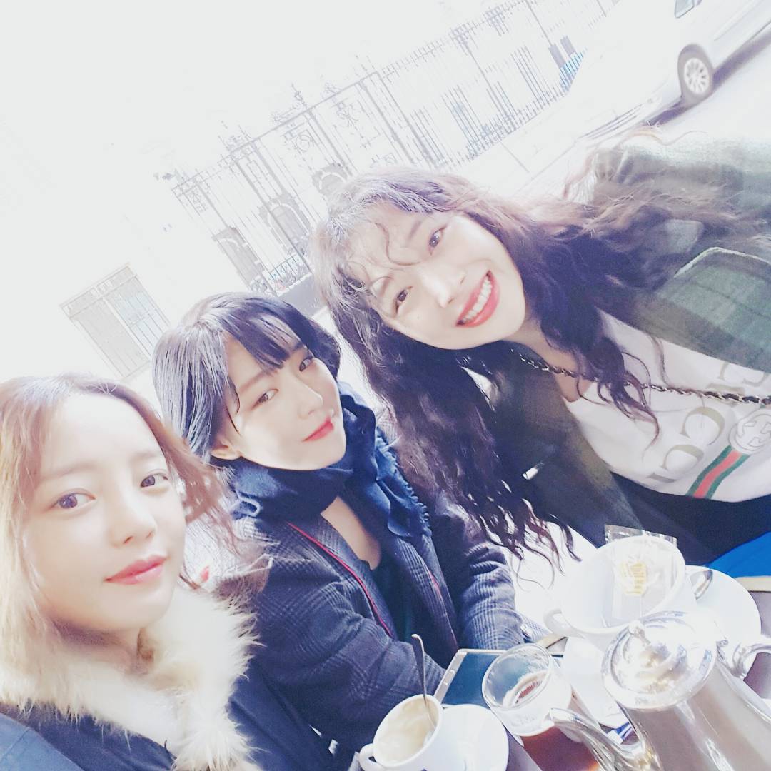 但小編覺得那些酸民們就只是酸葡萄心態而已,而且她們在instagram想po什麼照片那是她們的自由,如果你不想就取消關住就好了,愛看又罵真的很...荷拉之後也會開始接戲劇作品了哦,讓很多粉絲相當期待,因為有一陣子沒看到她的作品了,粉絲都很想念她ㅜㅜ