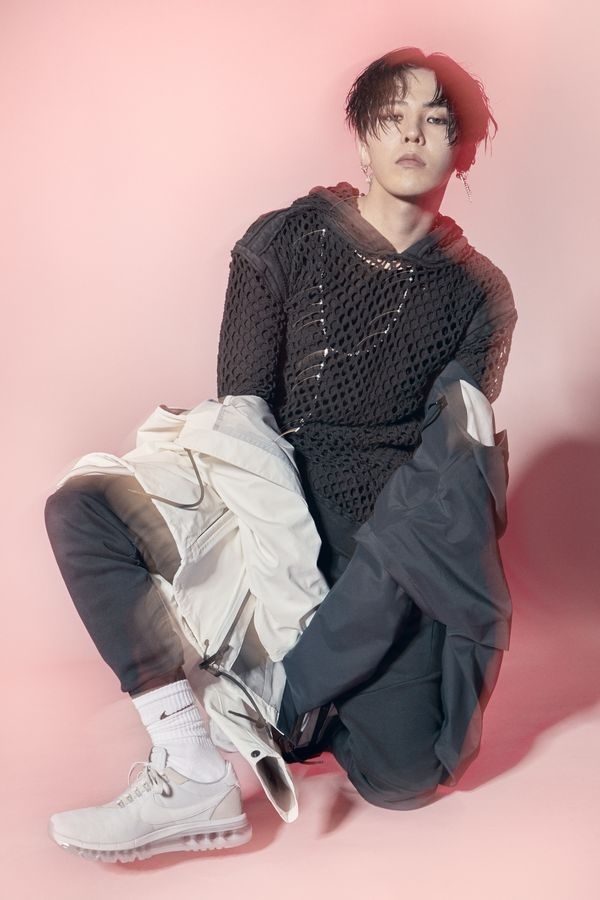 第一名:BIGBANG/GD
共有165首,宇宙無敵最強的製作人,粉絲們應該都猜到第一名是權志龍了吧!
G-DRAGON也正在準備SOLO專輯,確切的發行時間還不知道,但已經讓VIP都期待感期待感破表,到時後勢必會刮起一股GD旋風的,希望不要讓我們等太久啦❣❣❣