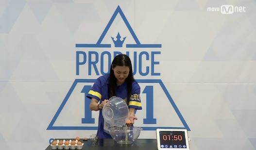一頭長髮再加上把頭髮勾到耳後的「賢淑」造型更是再度引起話題XDDD。而且不只是髮型造成話題,本來看起來很粗獷的文福,在最新的自我介紹影片中,因為必須挑戰限時內把蛋白打發再加上自我介紹而顯得手忙腳亂