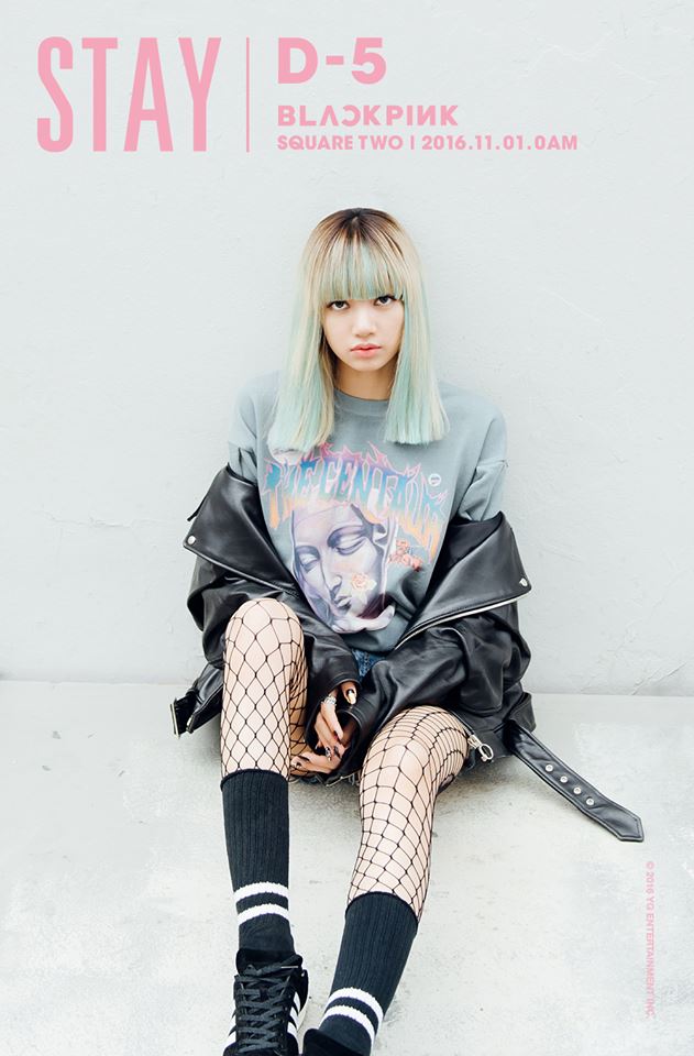 BLACKPINK LISA
本名拉莉莎‧馬諾芭的LISA,因出眾的舞蹈實力和外貌受到粉絲的喜愛。在YG經過了5年的練習生生活,終於於2016以YG的女子組合BLACKPINK正式出道。不僅舞蹈實力,LISA的語言天分也相當高啊!除了泰國語,LISA還會說英語,日語與韓語。
其實大部分的粉絲都知道LISA跟BamBam從小就是認識的關係吧!(兩人小時候皆為「We Zaa Cool」舞團的成員)