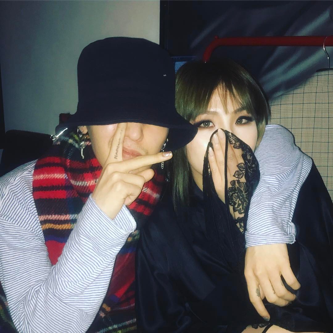 韓國設計師BAJOWOO近日在韓國舉辦了一個展覽,GD.CL.Dara也都有出席,CL也在 instagram PO了兩人的合照,寫下:「嘮叨鬼歐爸要健康,別再瘦下去了」