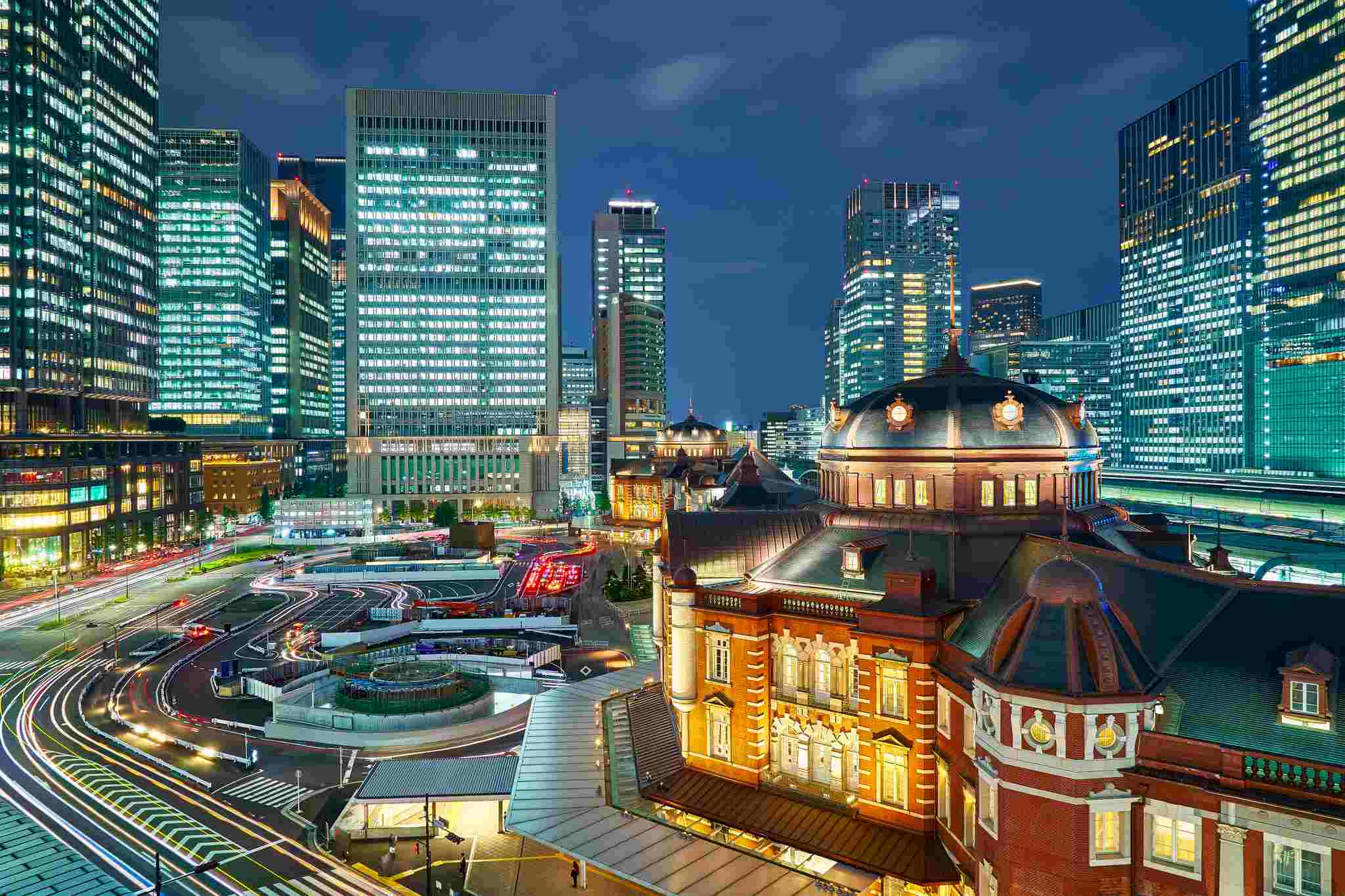6. 東京車站
東京車站於2012年10月3日盛大重新開幕,為包括新幹線在內多條鐵路交會的重要車站。它除了是東京市區的重要樞紐外,也是各大百貨公司、美食餐廳的集散地,喜歡逛街的人,可以沿著東京一番街逛逛,保證讓你買到手軟。