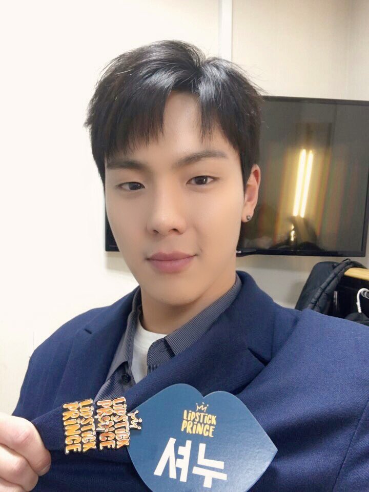 #01. MONSTA X – Shownu
只要一喝酒就會把其他成員抱起來往床上丟 這需要多大的力氣啊...8ㅁ8....