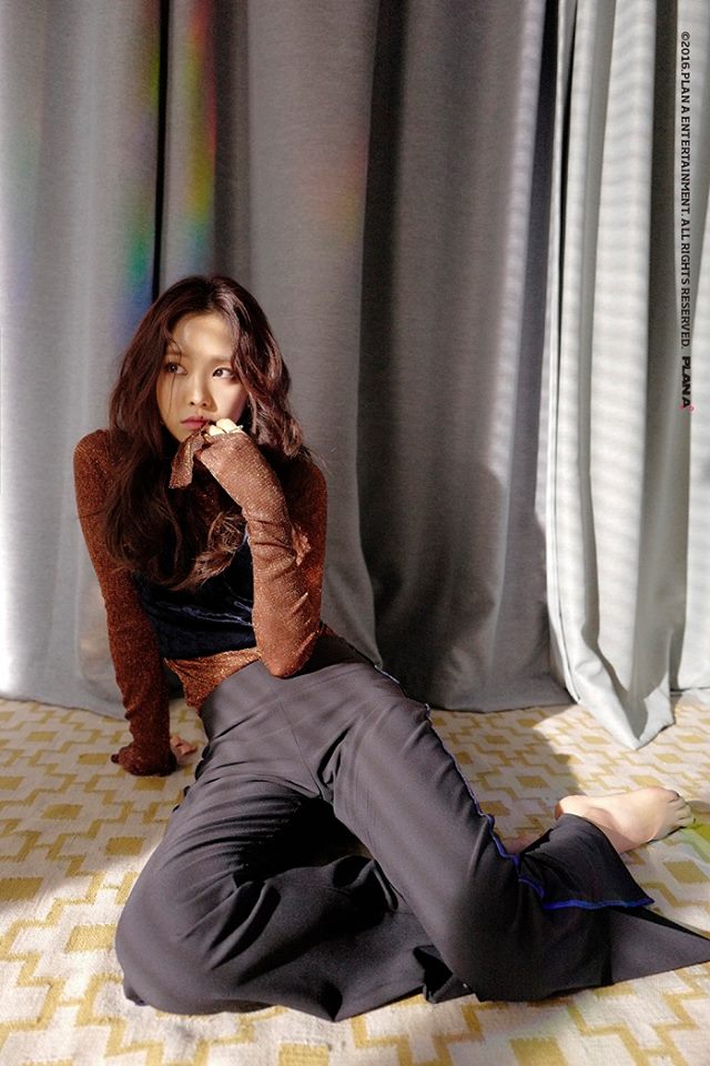 Apink 孫娜恩
清純感的代名詞-孫娜恩~不僅漂亮而且身材又好~而且重點是她相當有藝術天分,娜恩非常會畫畫喔,所以還有「孫畫伯」這個可愛的別名呢!