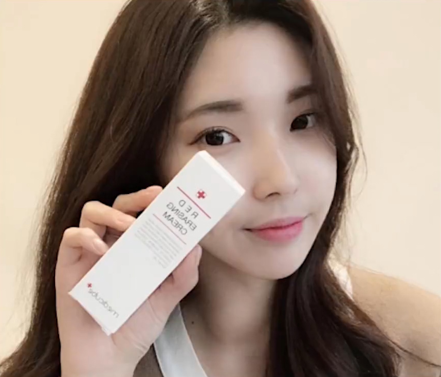 偽少女知道,一到了夏天,痘痘肌就開始苦惱啦!又油又黏的,每次痘痘都會在臉上大開party啊!而且痘痘肌只要一化妝,不是看起來太厚,就是過沒多久就開始溶妝,發生慘不忍睹的土石流啊!!要像韓妞這樣擁有完美妝容根本是不可能的任務!