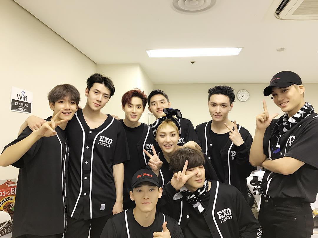 恭喜EXO出道滿5週年啦,EXO-L是從哪時後開始喜歡上EXO的呢...?
小編是從Growl這首歌開始飯上他們的,看完Show time後更喜歡他們了~
