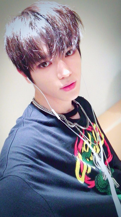第三個就是非常強烈的(?)TYTRACK 泰容啦
本名:李泰容 이태용
DOB:1995年7月1日
隊內擔當:隊長、主Rapper、主領舞
國籍:韓國首爾
出道前也有參與前輩Red Velvet〈Be Natural〉MV出演
大眾對於泰容的印象可能都是詐欺吧,年少無知犯下了錯誤但是他完全不避諱談論此事,勇敢承擔起當年的錯誤,也多次公開對自己不當的行為致歉,希望大家能看到TY改過自新的新面容♥