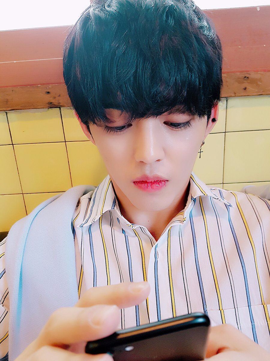 Seventeen-S.COUPS
相信許多人第一眼看到S.COUPS時都會以為他是混血兒,S.COUPS的眼睛真的超漂亮的啦~