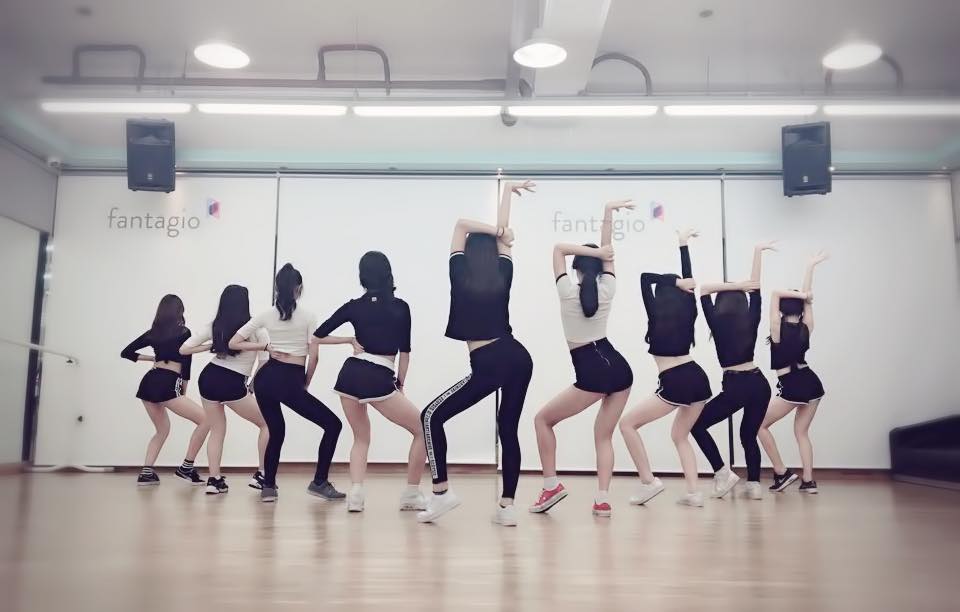 而且i-teen girls 雖然被網友說「不正」,但是成員卻都有一定的知名度,不僅有情和度妍是I.O.I成員,有情更是I.O.I出道之後人氣漲幅最高的成員