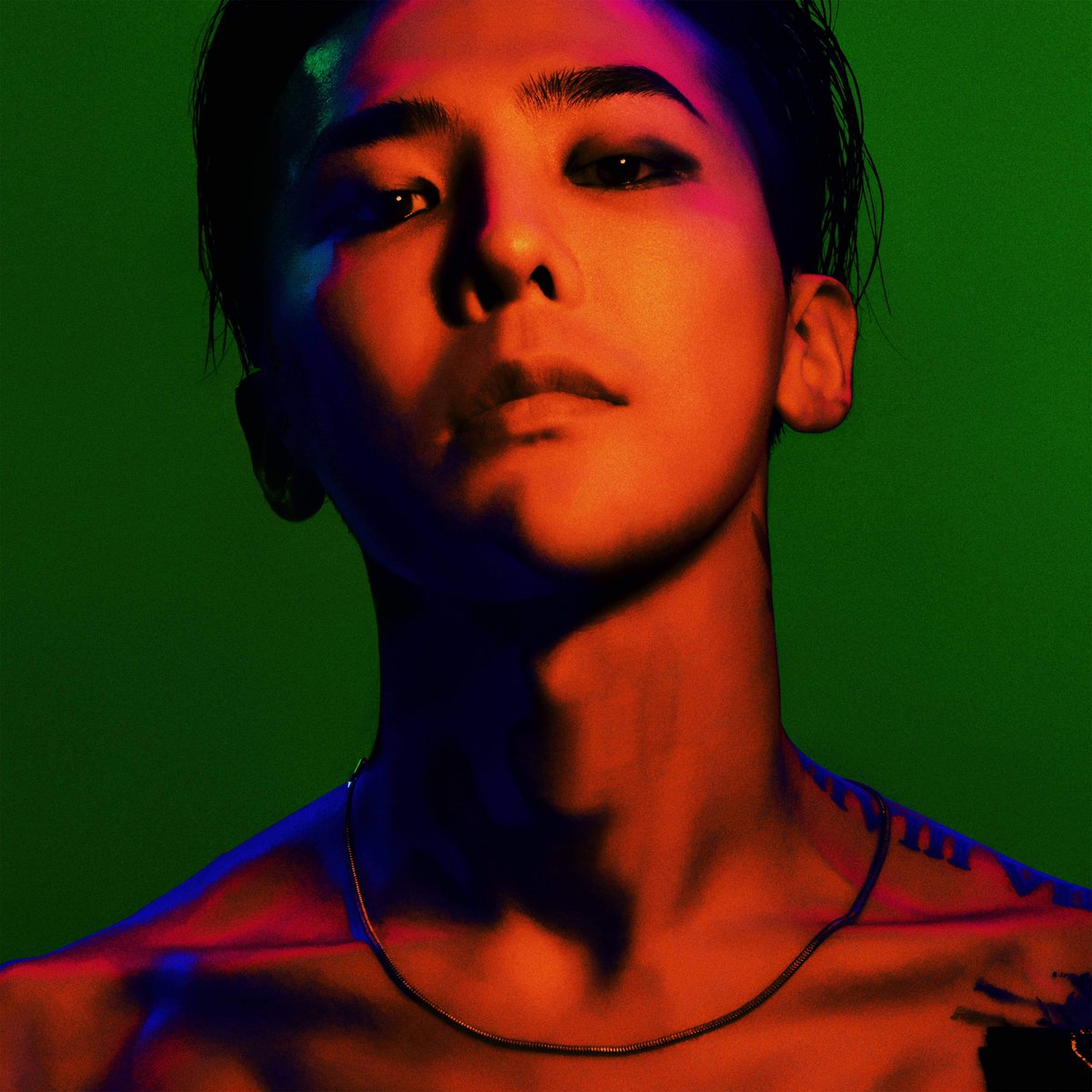 最近發行正規四輯《權志龍》的G-Dragon,成績真的相當驚人啊!
5首歌曲全空降各大音源榜前5名,再次讓人見識到G-Dragon的影響力和人氣!