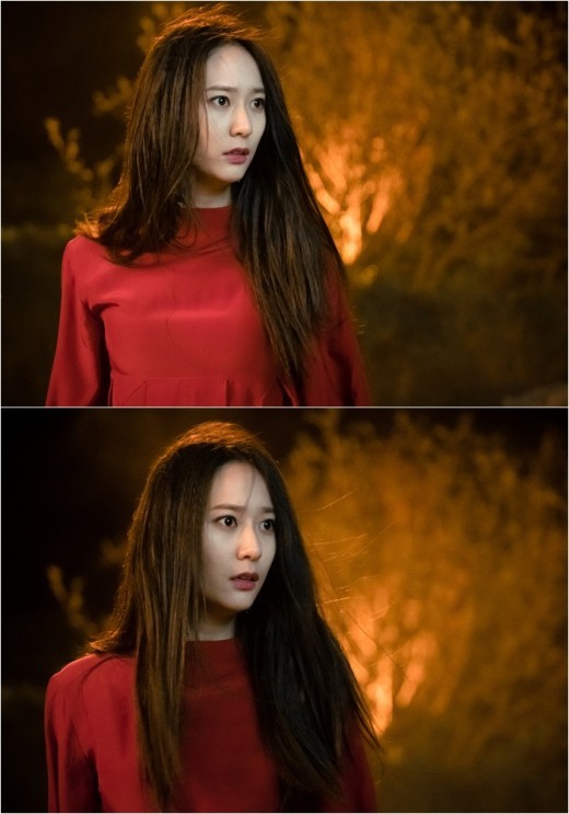 上一波劇照中Krystal臉上驚訝又憤怒的表情,再配上紅色的服飾及背景都無法讓人感覺到她是水神的感覺,反而更有火神的感覺~也讓粉絲更加期待她和河伯(南柱赫飾),以及這一世出現在河伯身邊的素兒(申世景飾),三人的感情糾葛啊!