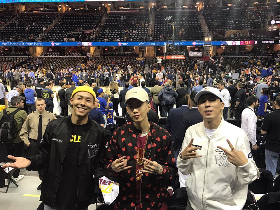 而現在熱血球迷又要多加一位了!
歌手朴載範在前幾日也上傳了在NBA冠軍賽現場的照片,並表示能夠觀看冠軍賽是一次很棒的經驗。