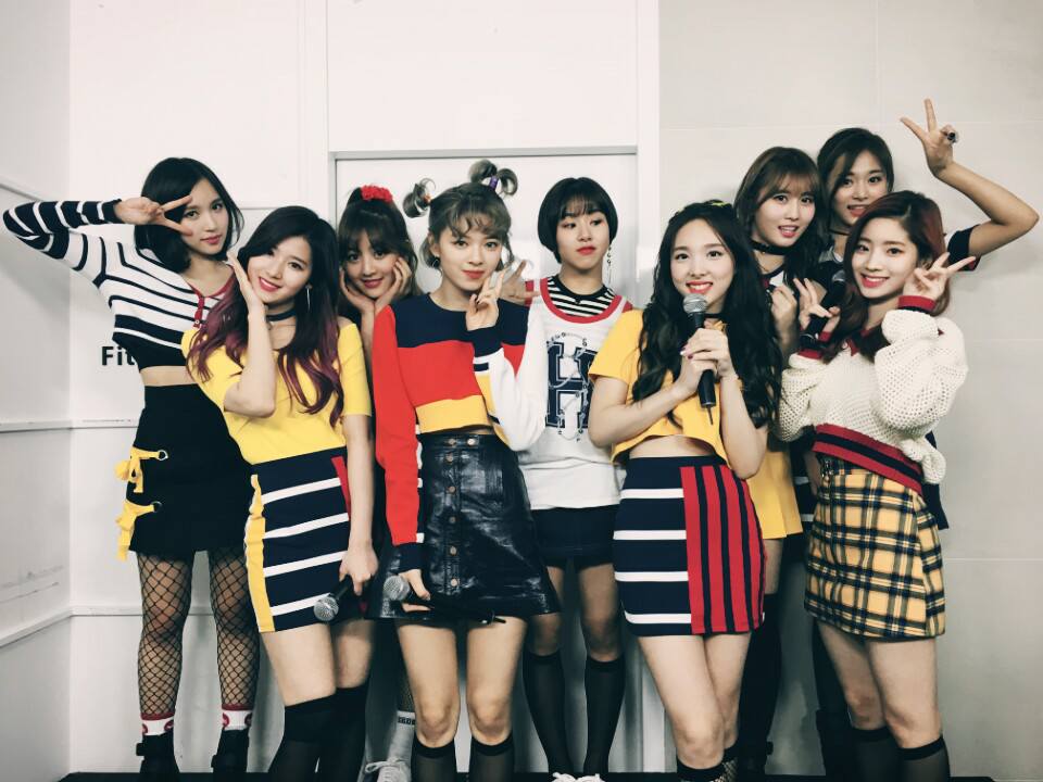 雖然一頭Short cut 幾乎可以說是定延出道以來的「Girl Crush」的標誌,不過私底下的定延卻和螢幕上的小男孩形象差很多,不僅愛撒嬌到上回被子瑜用眼神「鐵壁拒絕」,從去年底定延就透露「想要留長髮」