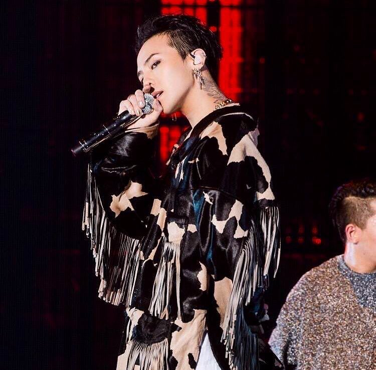 TOP1 BIGBANG G-Dragon
IG粉絲人數:14,362,386
平均一天粉絲增加人數 :4,510
平均按讚人數:560,952
平均留言數:8,487