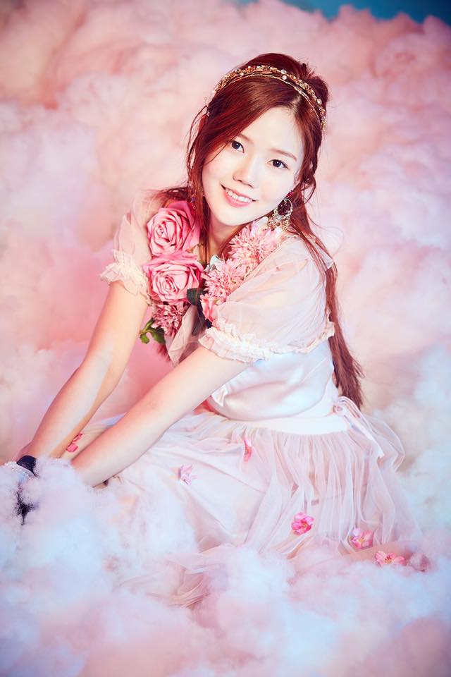 Oh My Girl 孝定
在孝定出道前,從國中到高中為止曾當過保母、烤肉店店員、豬腳店員還曾發過傳單呢,甚至還開過女團舞蹈課程!打工的經歷相當豐富!而最後孝定將這些辛苦打工賺來的錢都花在歌唱學院了。