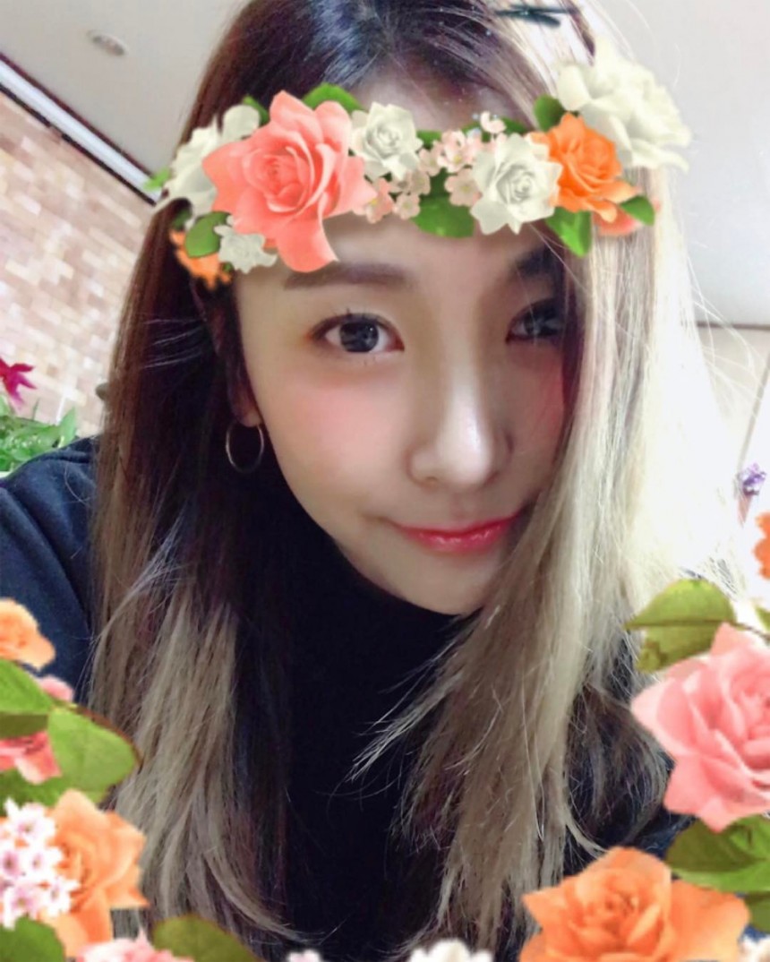 許讚美
原本是團體男女共學的成員-星光讚美,隨著團體解散後,加入了女團F-VE DOLLS,但最後許讚美仍是離開了F-VE DOLLS,再次成為了練習生,之後便參加了節目《PRODUCE101第一季》,但可惜最後仍是沒有成功出道。