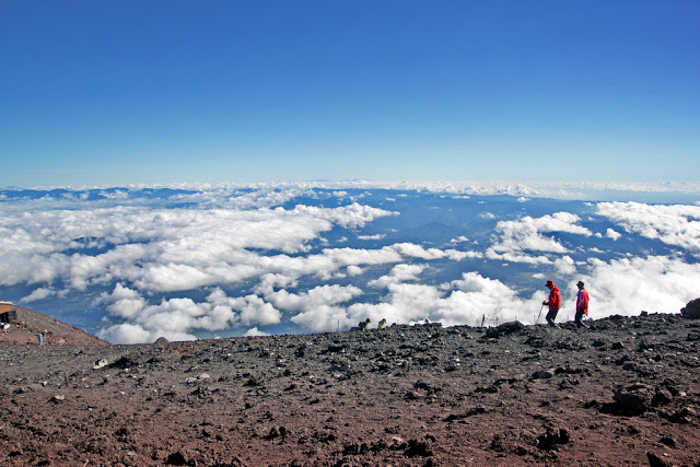 【富士山登山巴士】
前往富士山登山,也有登山巴士可以前往,分為四條路線,班次較少,建議出發前可以再確認一次時刻表。
富士斯巴魯線五合目:富士急行線「河口湖站」、「富士山站」,可以前往吉田路線的登山口。
須走口五合目:小田急線「新松田站」、JR御殿場線「御殿場站」,可以前往須走路線登山口「須走口五合目」。