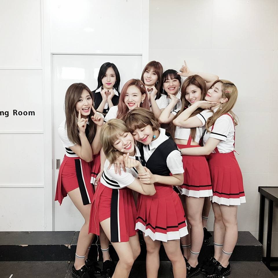 TWICE於6/17-6/18在首爾舉辦的《TWICELAND - The Opening -》演唱會,有粉絲有去嗎...?小編去不了(哭)只能在電腦桌前看其他飯拍的影片和照片過過乾癮...