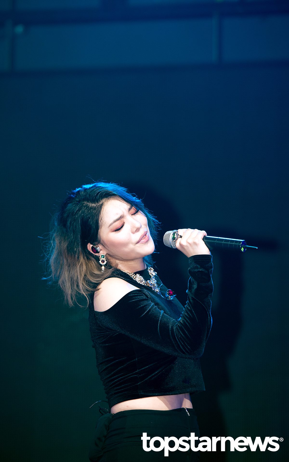 TOP3 Ailee
總共獲得14點。
剛來台灣開完演唱會的Ailee,現場實力真的相當驚人啊!相信有去看演唱會的粉絲們一定都有被震懾到。若要提到目前韓國最會唱的女solo歌手, Ailee絕對能進到前幾名啊~希望 Ailee以後能常常來台灣開唱啊!