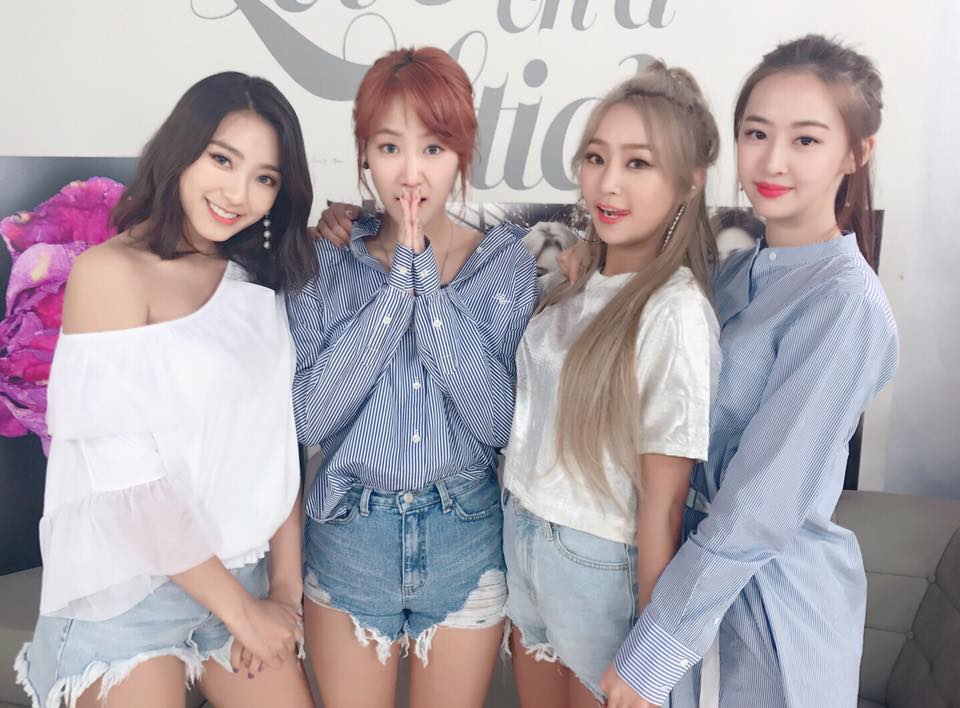 SISTAR成員號稱「緋聞絕緣體」,曾在節目上開玩笑告訴 I.O.I 成員演藝圈中最要小心的就是「男生前輩」的SISTAR在成員選擇各自的新旅程之後,在今天傳出了成員寶拉熱戀中的消息