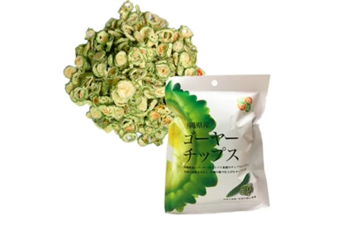 8. 苦瓜乾
苦瓜乾清熱退火,而且不如既定印象那般的苦,沖繩的苦瓜乾帶點海味,苦中帶甜,苦味並不會過於濃厚,是會愈吃愈順口的小零嘴!而且這種有助於退火的商品,送給長輩也很適合!