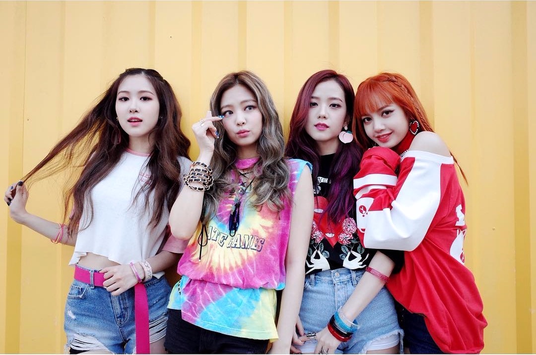 粉絲們應該都聽過BLACKPINK的新歌了吧~~節奏強烈的YG舞曲,加上活潑歡快的旋律讓人一聽就中毒啊!加上BLACKPINK的神顏值和色彩豐富且漂亮的MV,誰能不喜歡這首新歌!再度刷新