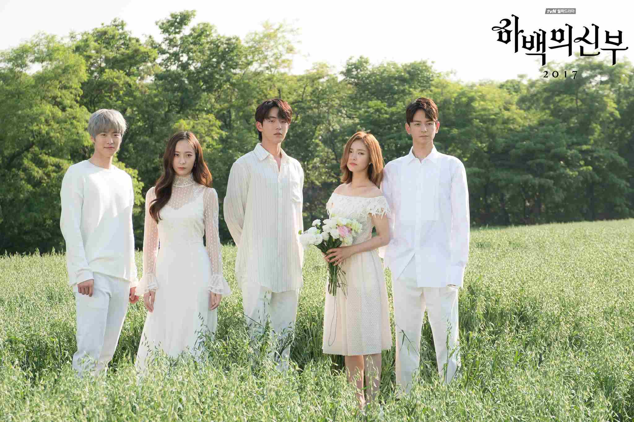 《河伯的新娘2017》即將在下周7/3首播,劇情為墜落地球的三位神與一位神經科女醫生的故事,講述人類神經外科醫生素兒(申世景 飾),與水神河伯(南柱赫 飾)和風神飛廉(孔明 飾)三人的愛情故事。