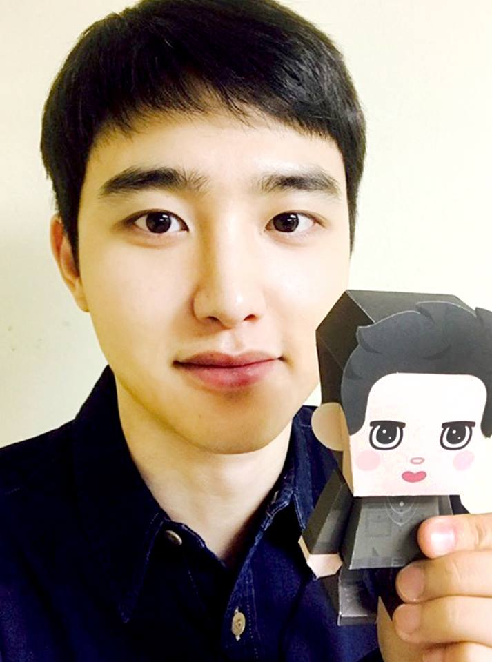EXO D.O.
因為較為安靜的性格還有怕生的關係,所以在第一次見到的人面前都會相當緊張,甚至說話的聲音都會有所改變呢~而當D.O.與金所炫在拍攝電影《純情》時,因為兩個人都相當怕生,導演為了讓兩個人迅速的親近已融入劇中角色,要求他們在拍攝現場都要一直手牽手,光是想像那個場面都會讓人覺得好可愛啊!