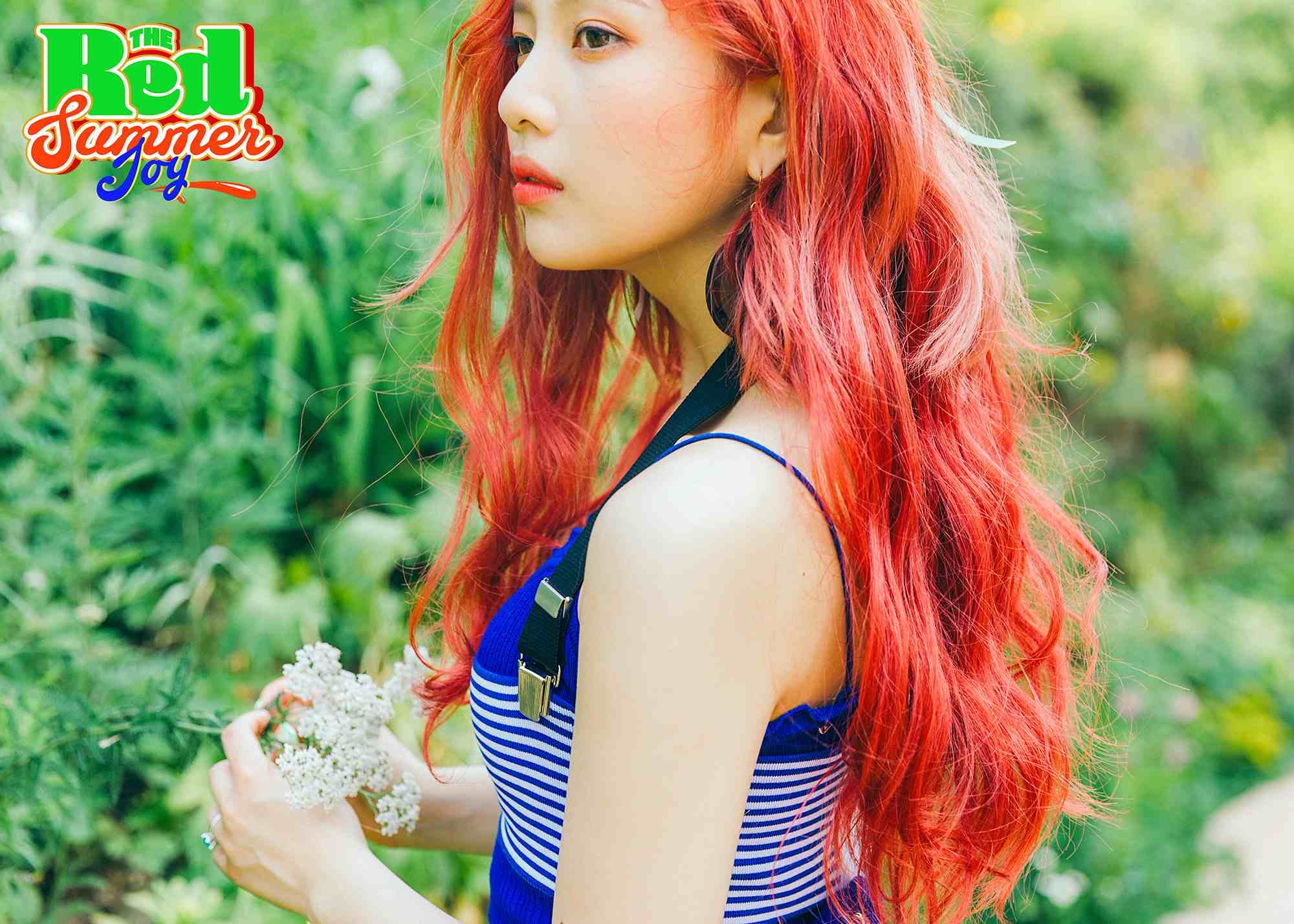 ◇Joy
這次的Joy真的好陌生啊!!本來可愛的小少女似乎已經蛻變成為成熟的女人了呢!燙了一投長捲髮,配上西瓜紅的髮色讓人感覺好友小美人魚的感覺啊~