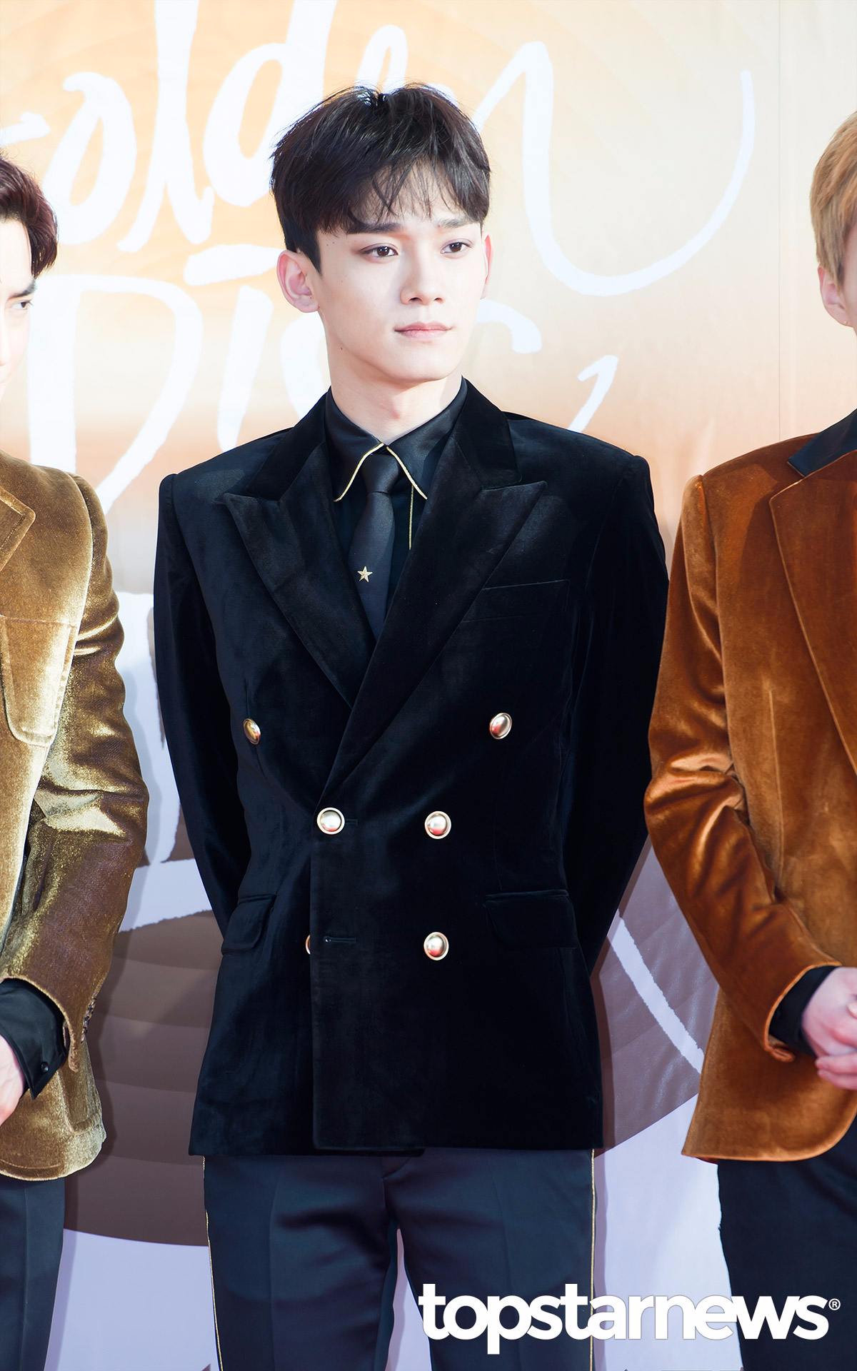 EXO CHEN
身高:178cm
體重:63kg(現在應該更瘦)
自己吃了2~3人份的正餐還有零食
但還是不會胖
有