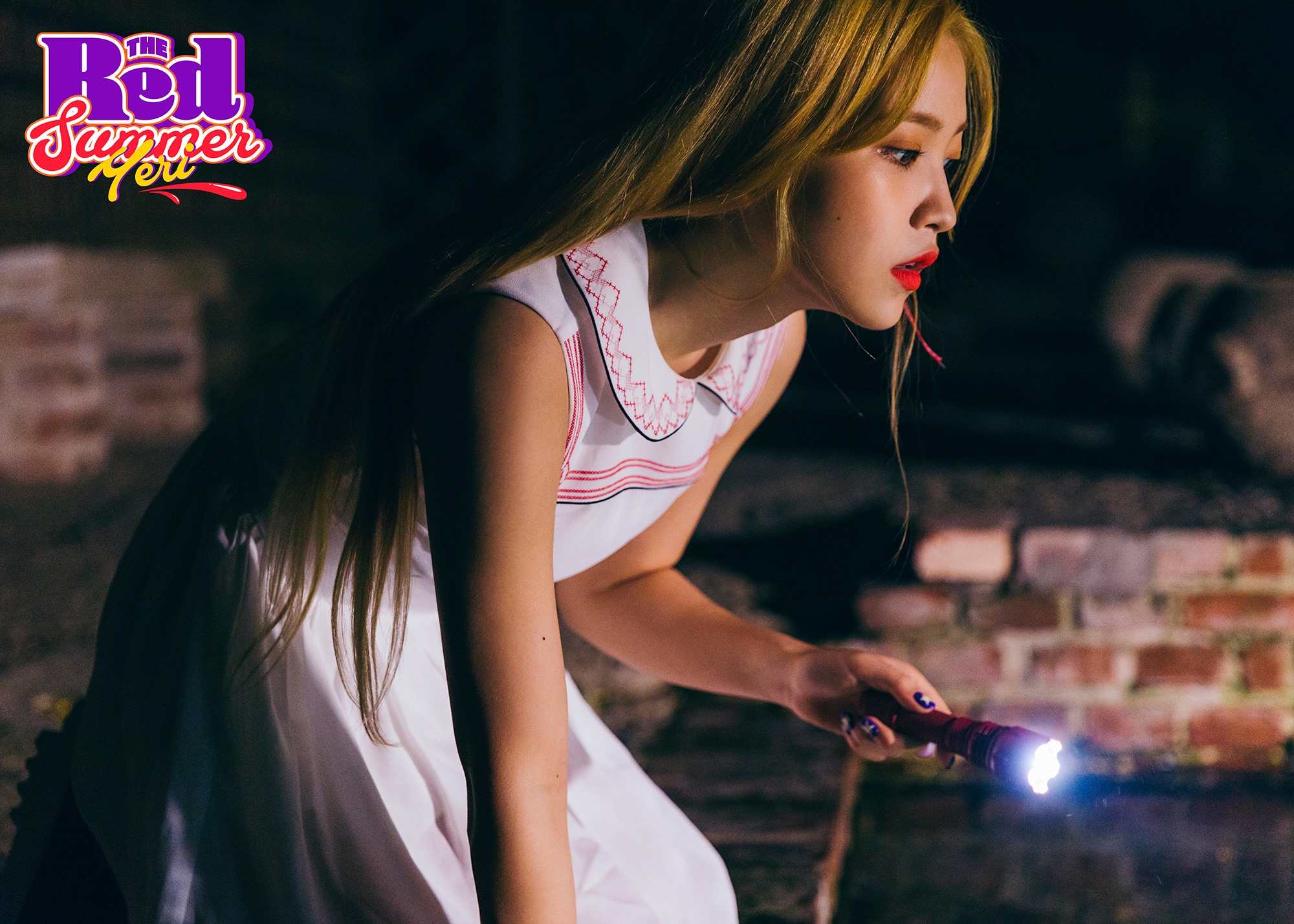 Red Velvet Yeri
Yeri是在貝貝以四人組出道後才加入了新成員,2015年SM在發行首張迷你專輯《Ice Cream Cake》時,透過社群網站公開了新成員Yeri的加入。但其實Red Velvet的出道歌曲MV就已經暗藏玄機了!