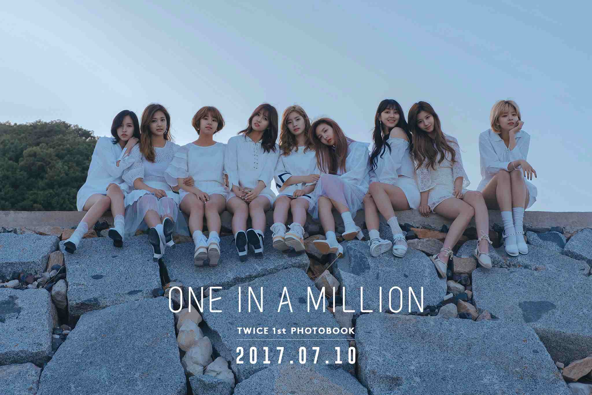 TOP2 TWICE
發行特別版專輯《TWICEcoaster: LANE 2》目前約販賣了262,904張
第四張迷你專輯《SIGNAL》目前約販賣了264,989張
而兩張專輯的價格皆是韓圜17,000(約台幣455元)
所以專輯收入約是台幣240,191,300元。
TWICE根本是