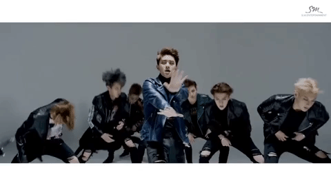 而今天除了新曲公開之外,晚上8點EXO將會在V-LIVE EXO頻道進行直播與粉絲互動,像是介紹收錄曲、和公開MV拍攝花絮背後的故事喔!
那就讓我們一起期待今天下午6點EXO的新曲公開吧!!!
相信他們一定可以再造神話啊~
EXO Fighting!!!