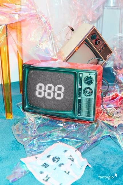 這次公開的fantagio新女團'Weki Meki'出道預告也是888
確定將於8月8日舉辦SHOWCASE
音源公開時間目前還尚未公開