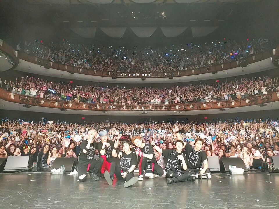 最近到歐美展開巡迴演唱會的MONSTA X也是人氣旺到不行,不知道是不是因為太開心了,成員們的粉絲福利更是大方送,羨煞許多螢幕飯啦~~