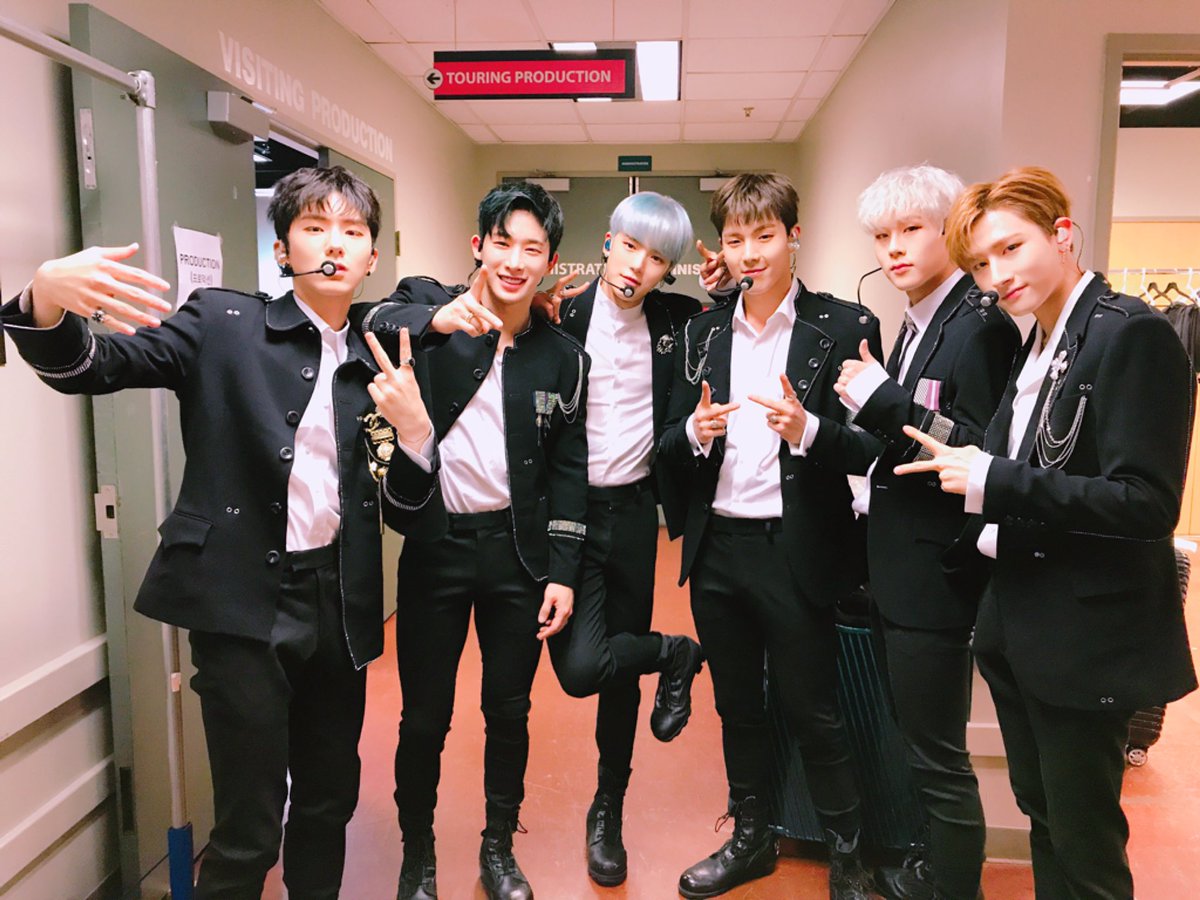 近期粉絲量快速成長的就非MONSTA X啦,一直展現不同音樂路線給粉絲的他們,最近也往日本發展,不僅深受櫻花妹的喜愛,所到之處也是人氣滿分,成員們之間的感情更是粉絲最驕傲的一點