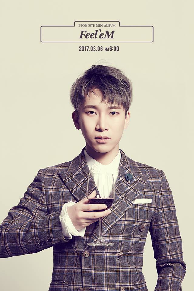 TOP10
BTOB 恩光
身高:170.5公分
身為BTOB的隊長,還有著名的比格斗代表,還有驚人的歌唱實力,使大家常常會忽略他的身高啊XD 但170的身高對於嬌小的粉絲來說,已經是相當高的身高了~