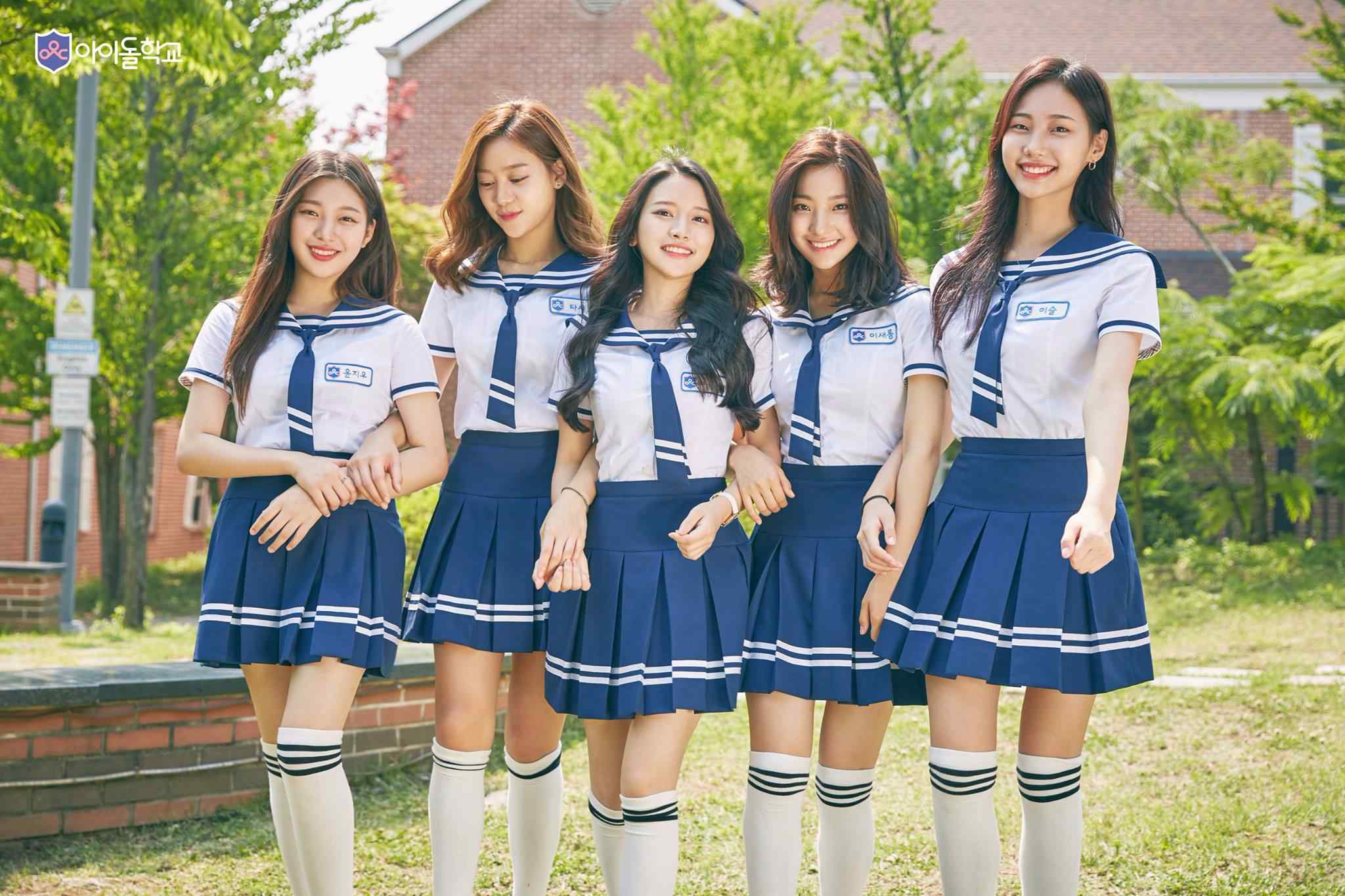 接檔《Produce 101》第二季的是《偶像學校》依舊同樣類型的選秀節目,而《偶像學校》與《Produce 101》最大的不同點是參賽者必須沒有經紀約在身,節目的型態注重培養每一位學生成為偶像的過程。