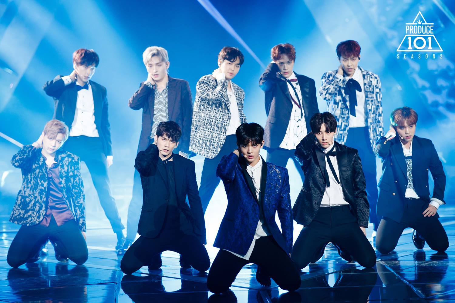粉絲們有追《Produce 101》第二季嗎?節目以投票方式決定最後出道成員,節目播放期間受韓國觀眾關注度甚高,最後一集節目收視率更高達5.197%,不僅在韓國在海外也有相當高的關注度。Wanna One的專輯預購更在兩天內突破50萬張,人氣真的無法檔阿~~