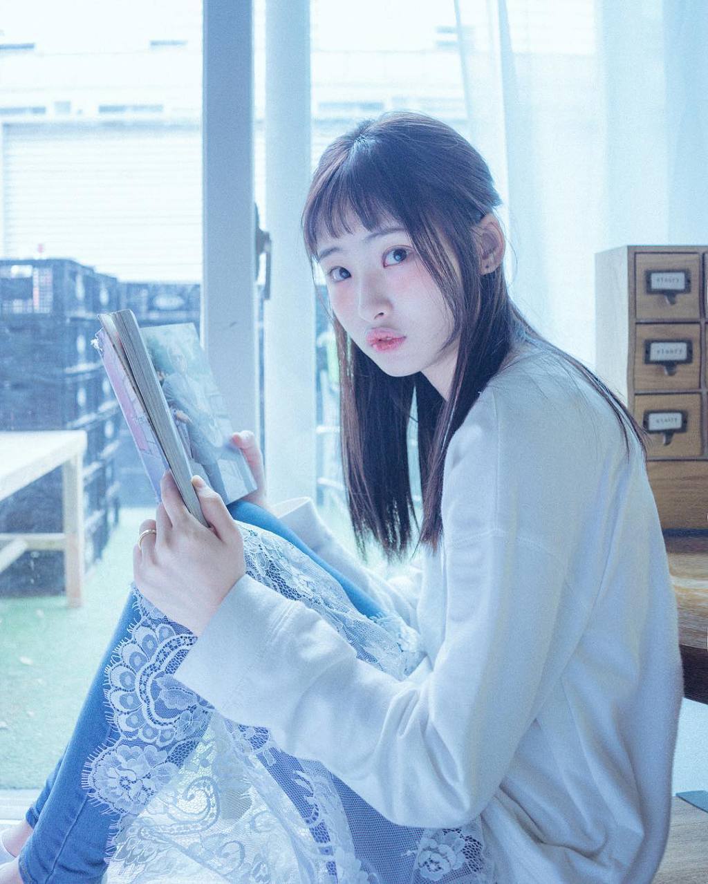 有位솜혜인的國中同學在網路上寫下了自己曾被솜혜인霸凌過,她寫下:「在國中時被她在KTV拿麥克風打,還要求她下跪向吐她口水,甚至還穿高跟鞋踢我!如果當時老闆沒有救我的話可能會被你一直打下去吧,因為你我去看了精神科醫生還搬了家,每天都做惡夢,希望你不要在電視上出現了...」