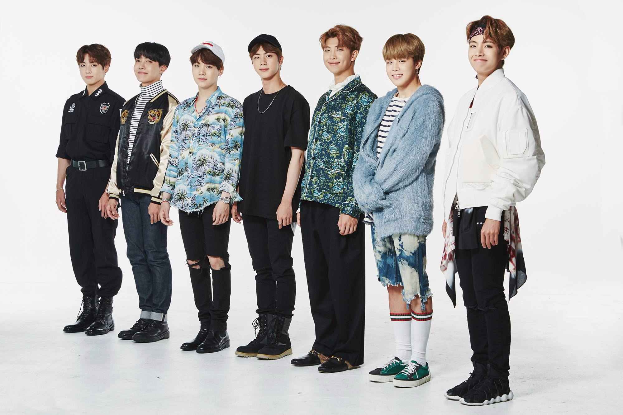 但不少粉絲都認為他們的行程太操了
這次《WINGS TOUR》實在太多站了,很擔心他們沒得休息
身體健康最重要啊!!!
希望BTS這次回歸又能刷新自身紀錄!!!
帶來好作品給大家!!!
走花路吧~~~