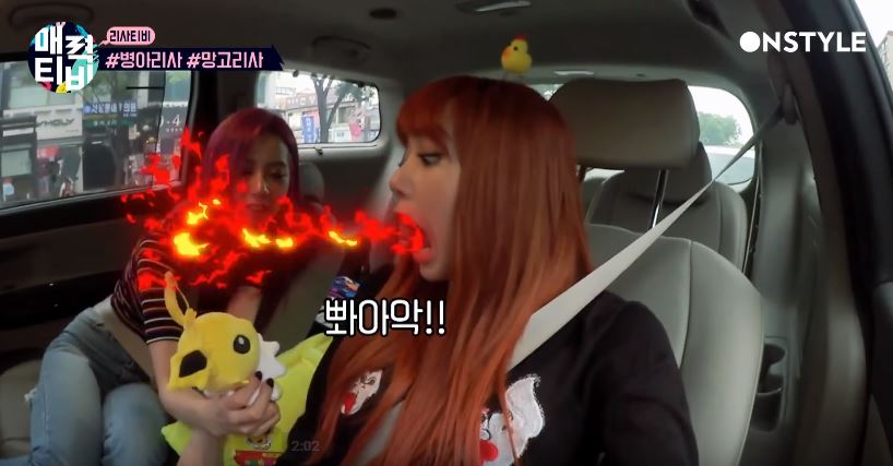 兩人在車上聊著天,Jisoo說有次對Lisa說:「你是外國人!」
沒想到竟讓Lisa不開心,Lisa回:「夠了!不要再說我是外國人了」
Lisa非常真摯的模樣也嚇到Jisoo了...