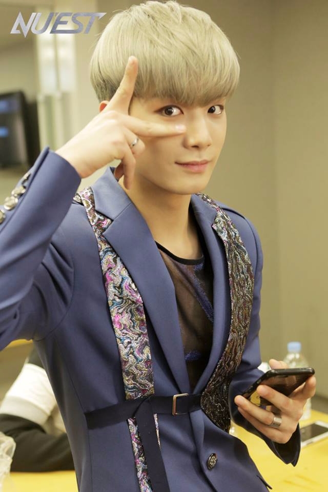 Aron:「希望人們提到NU'EST會有什麼印象?
藉由這個機會說,以後也不會失去初心
也成為能努力的契機」
JR:「事實上,比起失去初心
對我們來說,什麼都是第一次
有再次開始的感覺