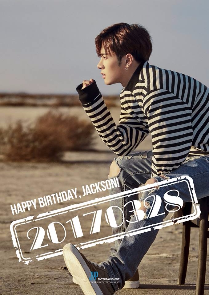 Jackson還說
「在我看來為什麼妝比較淡卻更帥的理由是
平常活動時,看看我們Girls Girls Girls和Stop it的妝
因為那時妝太濃了,所以把帥氣的臉蛋遮住了
現在妝化比較淡
所以露出原本的面目,五官展現出來了
讓人煩躁的帥XDDD
長得太帥了」
