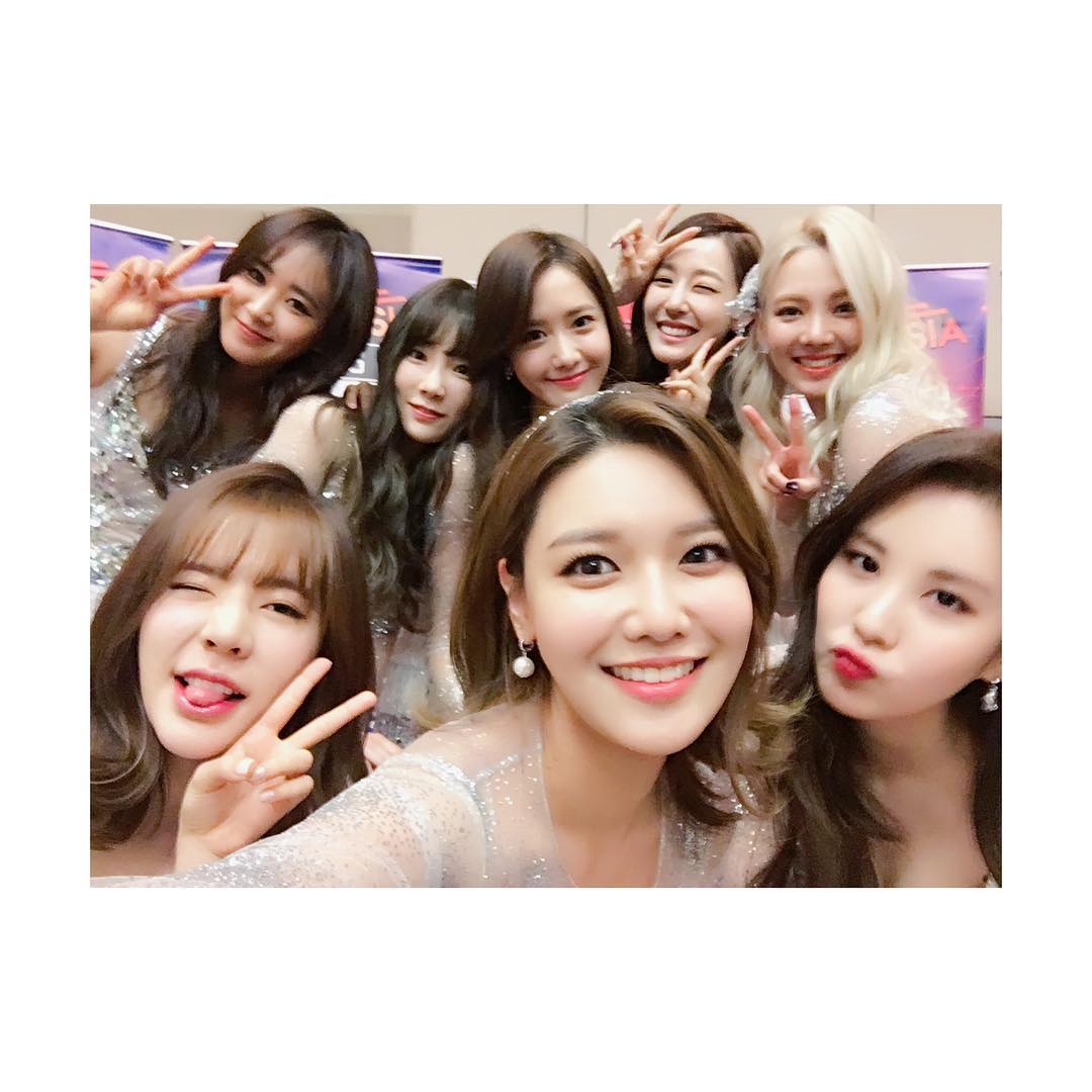 韓國女團代表少女時代今年出道邁入十周年,十年期間少女時代更創下不少驚人的紀錄!他們也將在接下來8月4日帶來正規六輯名為《Holiday Night》,專輯共收錄10首歌曲~~~