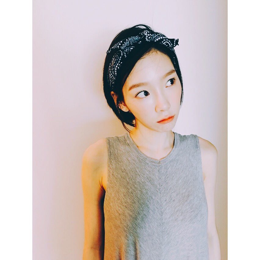 雖然少女時代已經出道十年了,但令人驚訝的是成員們的外表似乎還停在剛出道時的模樣,現在成員們的臉上褪去了稚嫩多了幾分成熟,唯一變的是成員們依然那麼美麗~