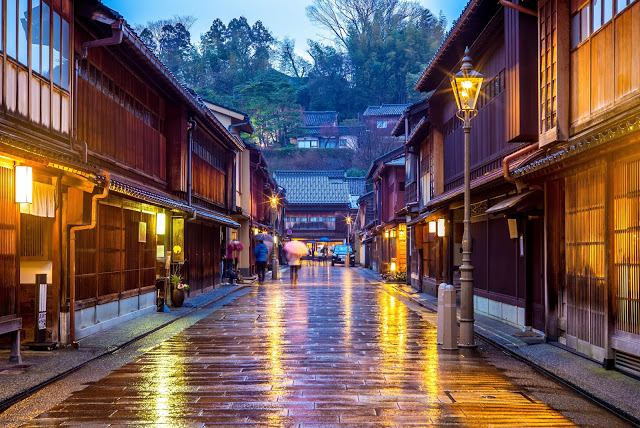 5.東茶屋街
來到金澤絕對不要錯過從江戶時代延續至今的東茶屋街!位在東茶屋街的茶屋「志摩」更被指定為國家指定重要文化財,推薦大家可以進去裡面參觀體驗當時的江戶風情!