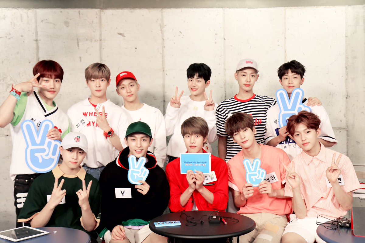 而今天要跟大家介紹的就是Woollim娛樂所推出的新團「Golden Child」,首先大家最熟悉的應該就是中間紅色衣服的「大烈」吧,沒錯~~他可是人氣男團INFINITE成烈的親生弟弟唷,但其實Golden Child其中一位成員以前可是SM公司的練習生,換算時間的話說不定現在是NCT的一員呢